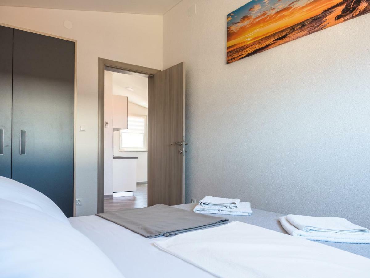 Apartment ˝Soleil˝ Vir Exterior foto